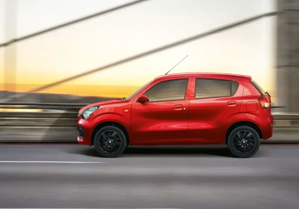 Suzuki Celerio rojo brillante con sistema de frenado ABS