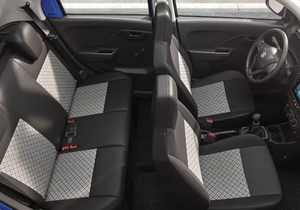 Vista interior Suzuki Alto K10 con transmisión mecánica